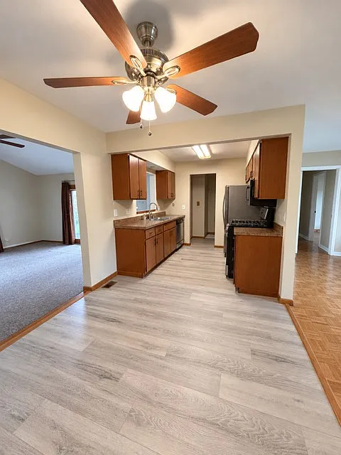 3 bed, 1375 sqft, $2,600 — Photo 4