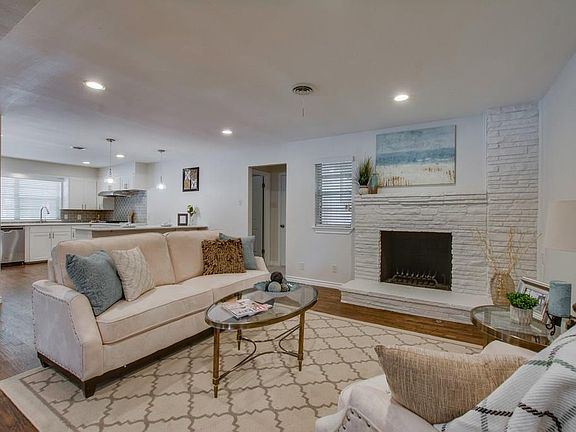 4th image of 408 S Lois Ln