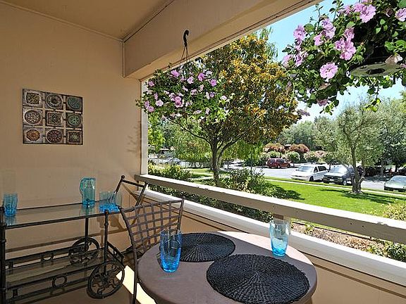5th image of 2076 Lucretia Ave #303