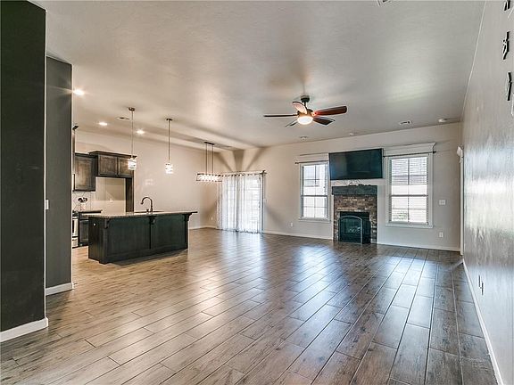 4th image of 16829 Picasso Dr