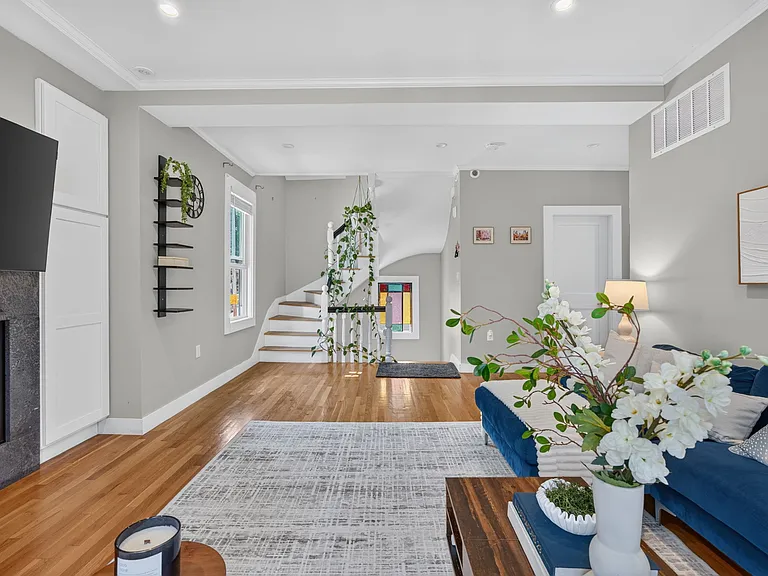 44 Worley St #2 — Photo 1