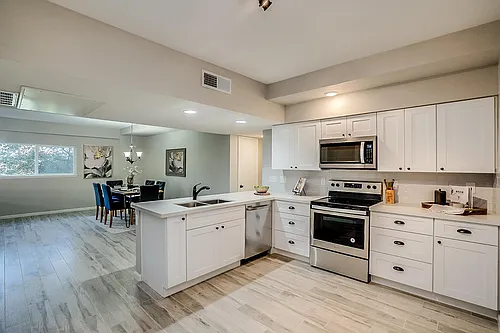 351 E Thomas Rd #D201 Photo 1