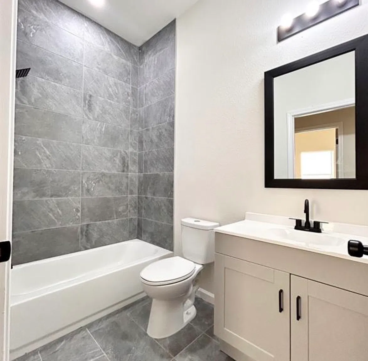 3 bed, 1184 sqft, $1,700 — Photo 3