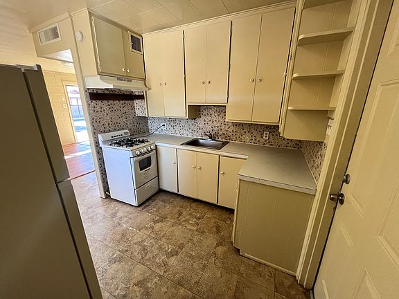 5th image of 2528 N Fontana Ave APT F