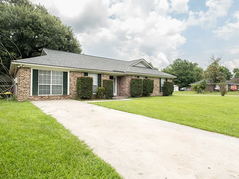 655 Osprey Dr — Photo 3