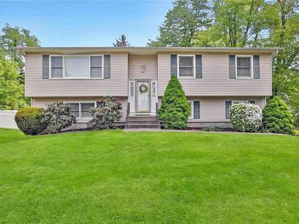 7 Alex Court, West Nyack, NY 10994