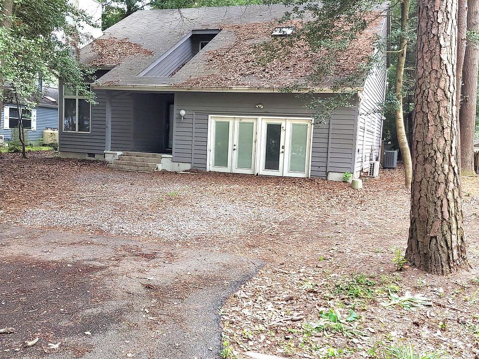 1st image of 32 Lakewood Dr