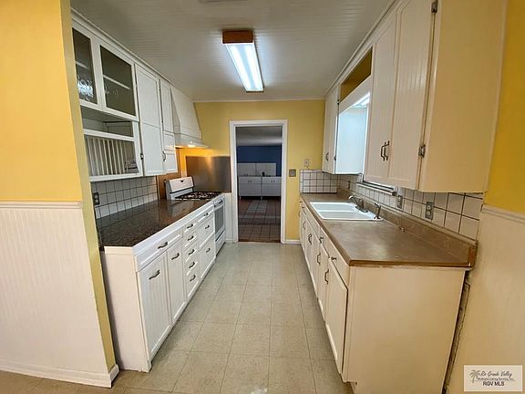3rd image of 224 Fairfax St
