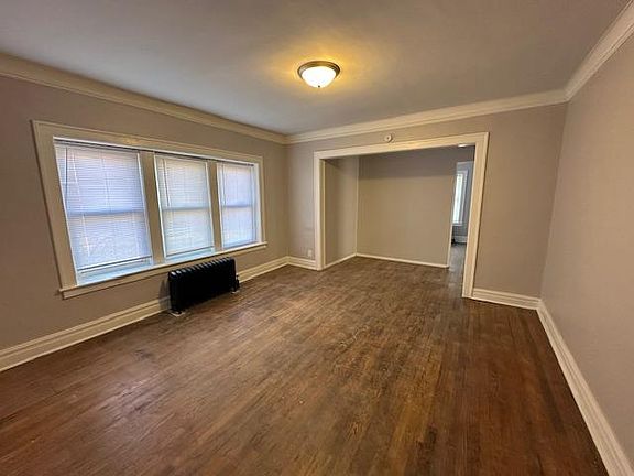 2nd image of 1017 W Columbus Dr