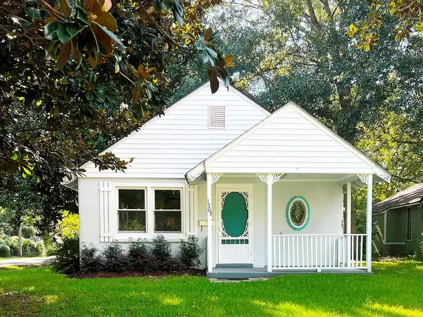 1703 Cherubusco St, Pascagoula, MS 39567
