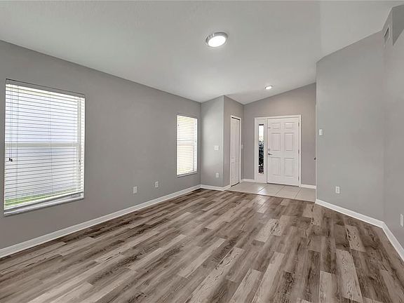 5th image of 7939 Carriage Pointe Dr