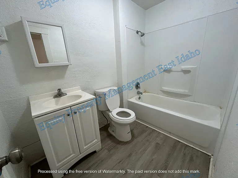 809 E Clark St #5 — Photo 6