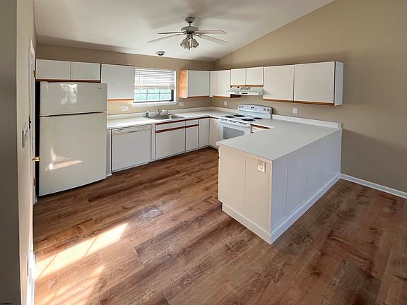 4th image of 444 London Ct #Ii