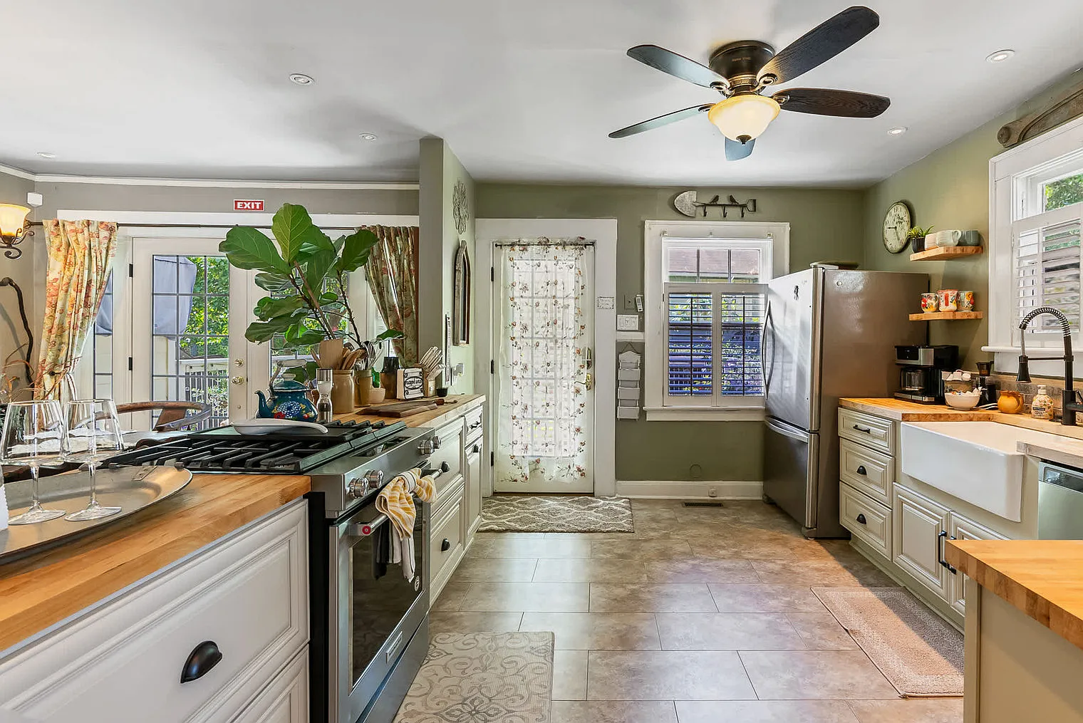 2 bed, 1.0 bath, 1194 sqft, $3,874 — Photo 4