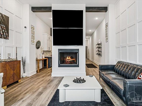 5th image of 123 E La Rua St