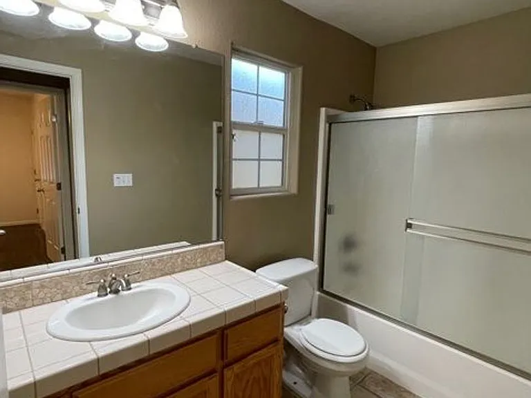 236 S Argyle Pl — Photo 12