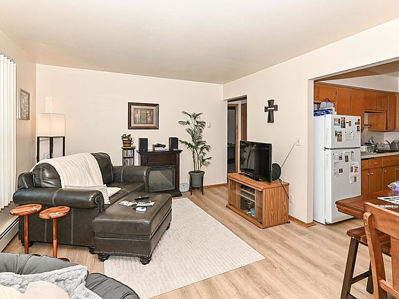 3rd image of 4284 S Whitnall Ave