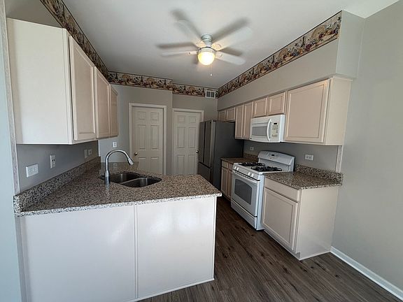 4th image of 2503 Oak Tree Ln #0
