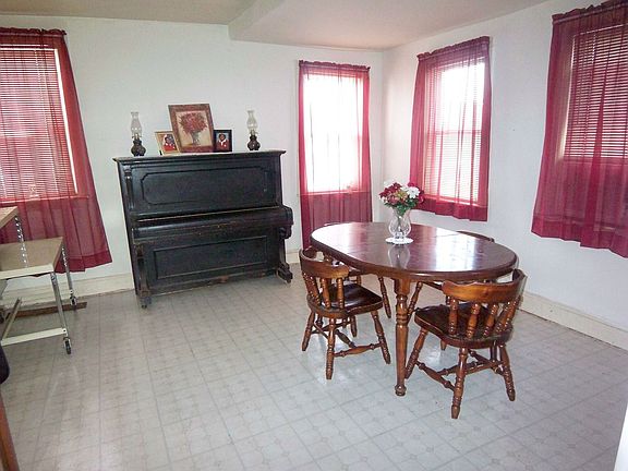 3rd image of 1464 McCrea Pl