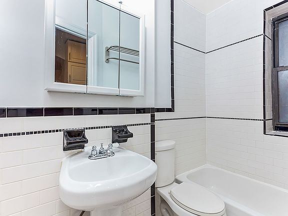 5th image of 308 E 78th St APT 28