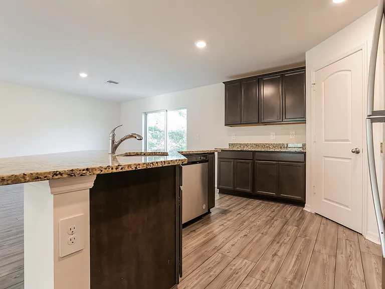 5725 Centro Ave — Photo 6