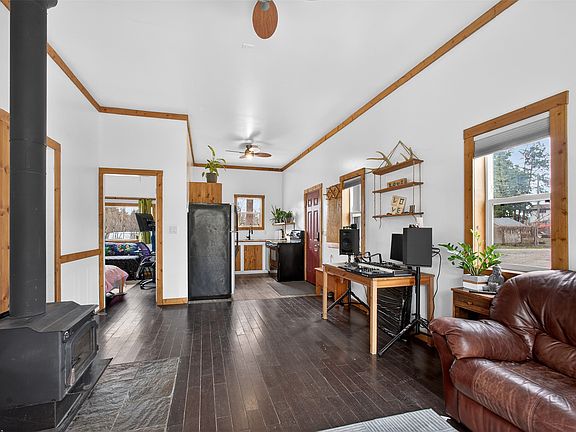 4th image of 754 Wood Rd