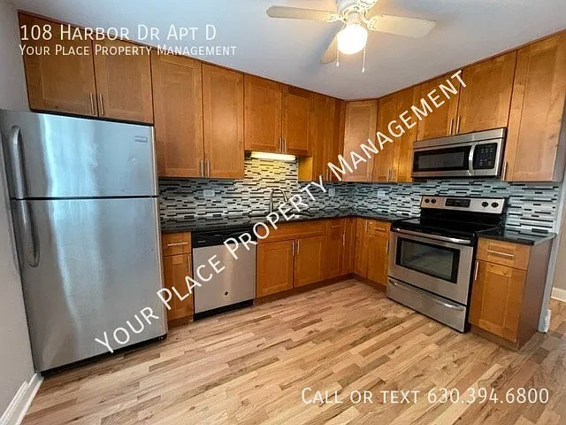 108 Harbor Dr #D — Photo 7