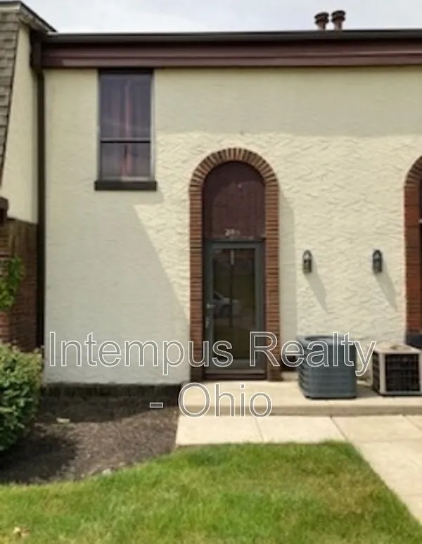 2 bed, 1.5 bath, 1024 sqft, $1,047 — Photo 1