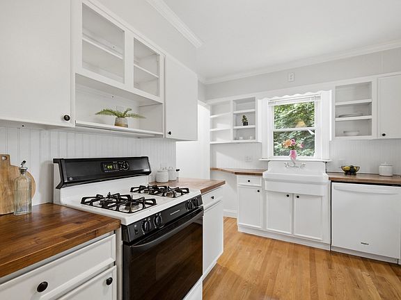 4th image of 76 Woodland Rd
