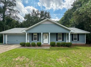 572 Woodwind Dr, Spring Lake, NC 28390