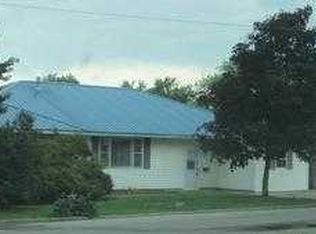 520 Ellen Dr, Carmi, IL 62821