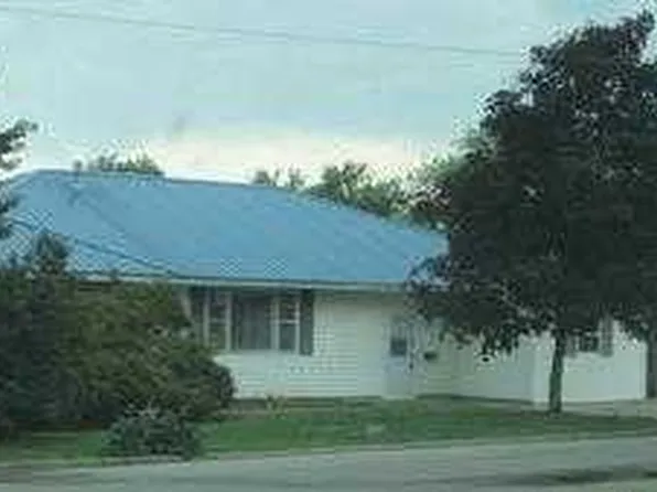 520 Ellen Dr, Carmi, IL 62821