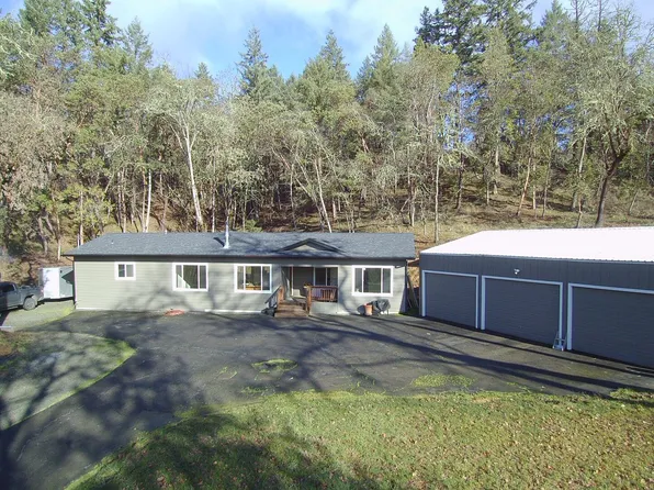 221 Greenhill Dr, Roseburg, OR 97471