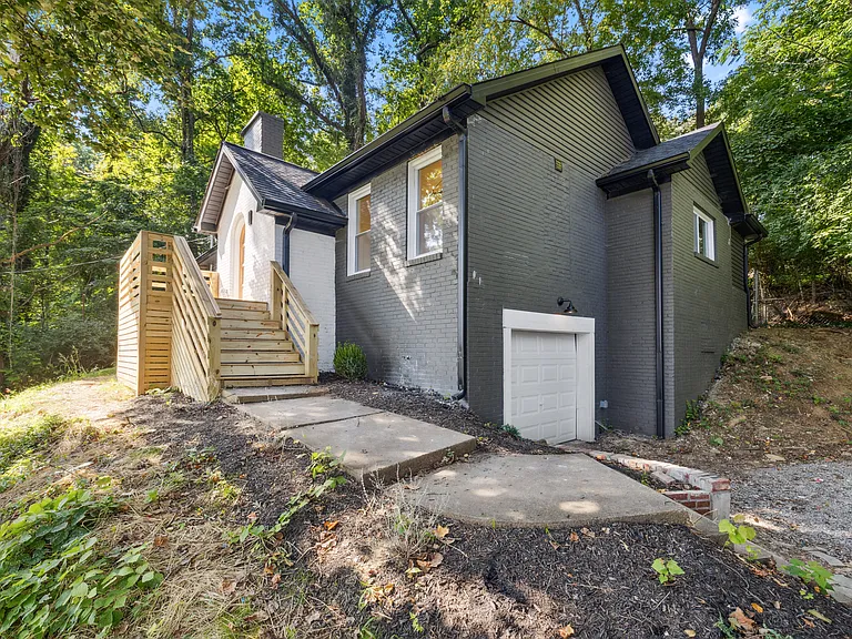 104 Overbrook Dr — Photo 1