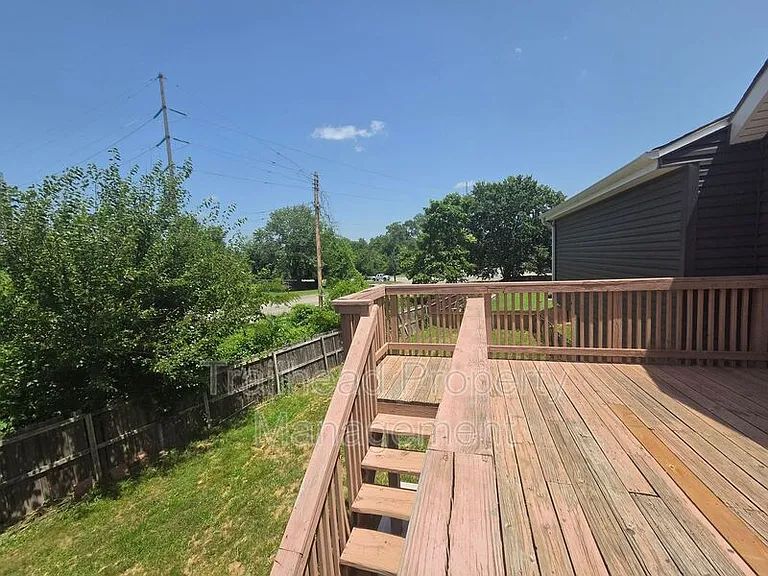 607 SE Steeple Ln — Photo 11