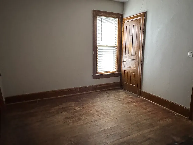 330 E Chambers St — Photo 12