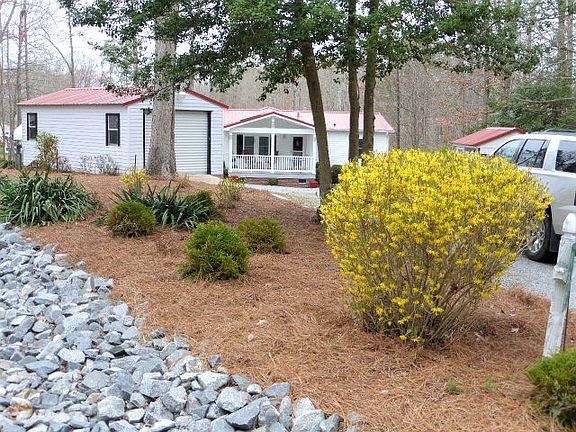 3rd image of 132 Warren Court Ln