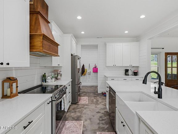 18th image of 8212 Barker Rd