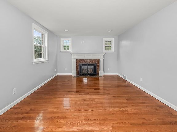 5th image of 1444 Westgate Dr