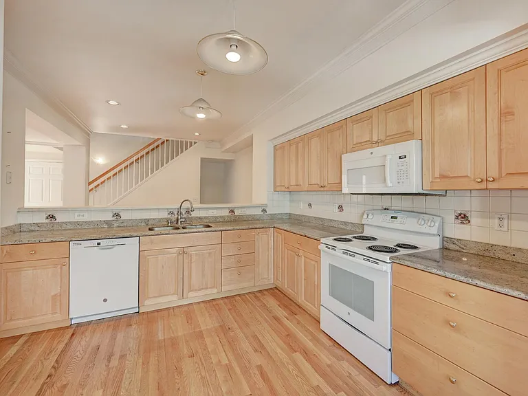 927 Jersey St — Photo 5