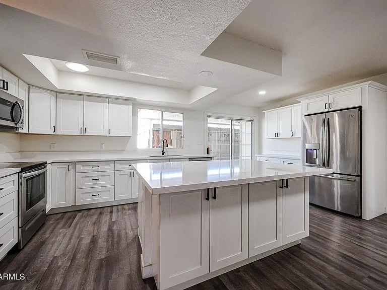 1803 W Maryland Ave — Photo 19