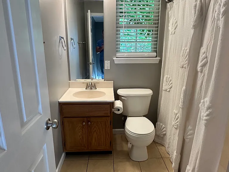 206 S Flora St #B — Photo 16