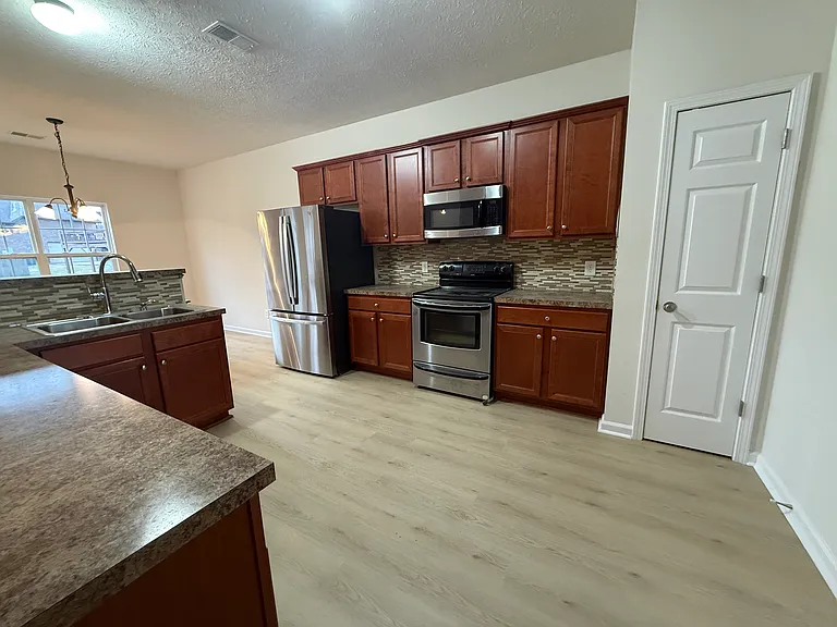 102 Privett Ct — Photo 9