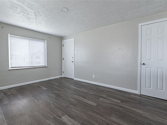 4th image of 538 Aberdeen Ave #D