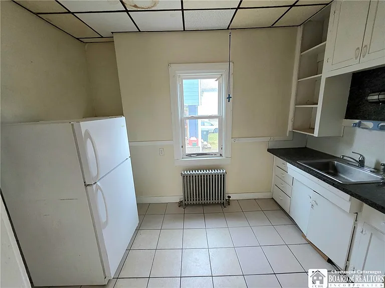 329 Crossman St — Photo 5