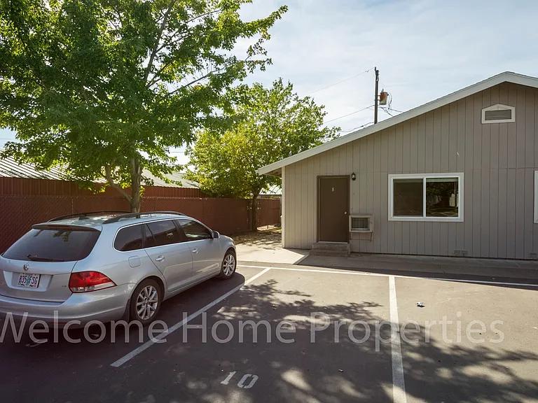 108 SE 6th St — Photo 37