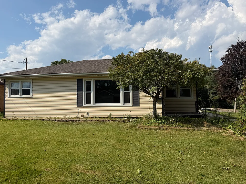 281 Glenn St