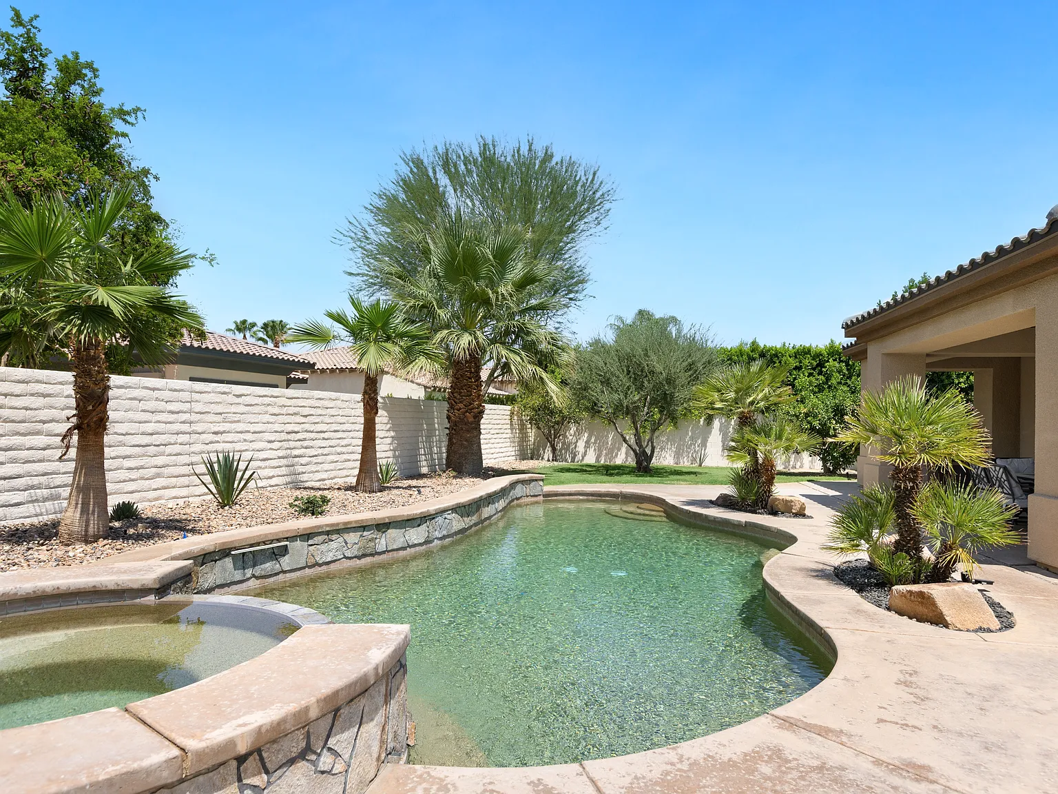 4 bed, 3.5 bath, 3636 sqft, $6,000 — Photo 4