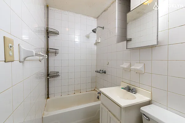 Rented by Nooklyn NYC LLC | media 60