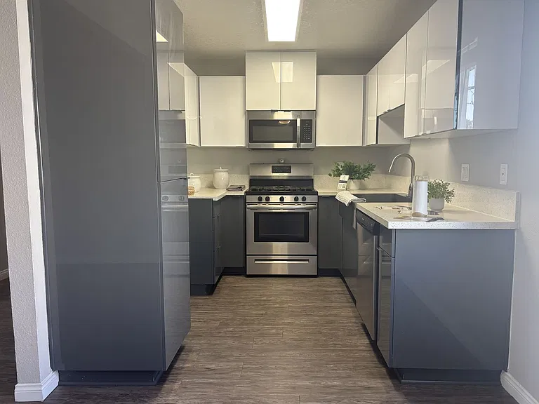 Villa Serrano Apartment Homes — Photo 77